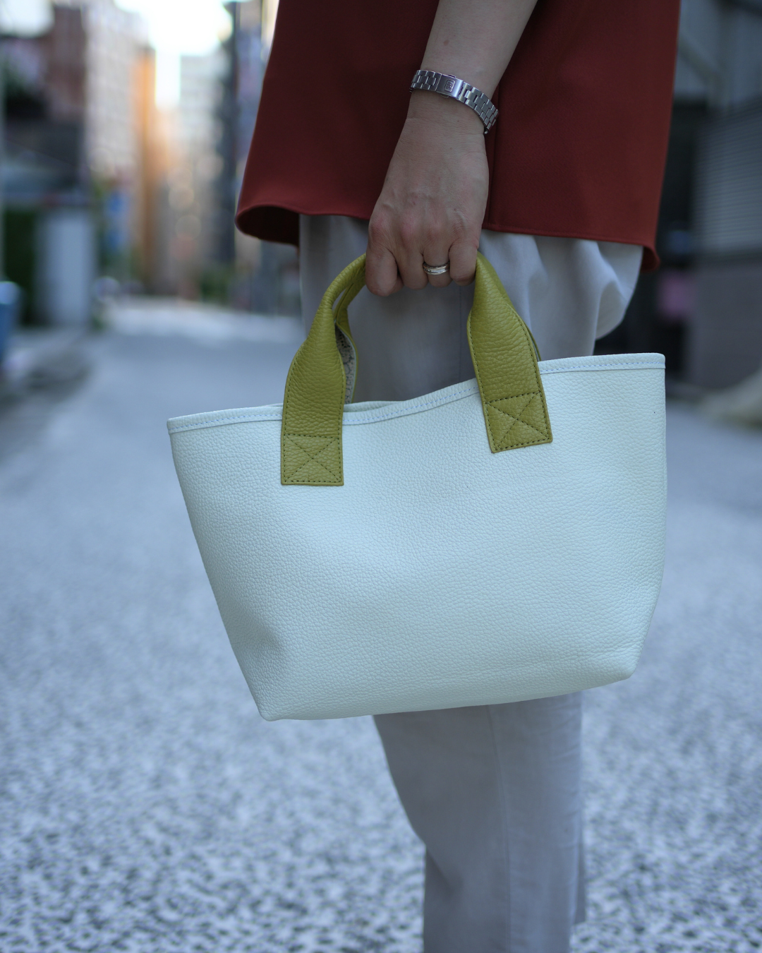 トートバッグ1の手持ち画像