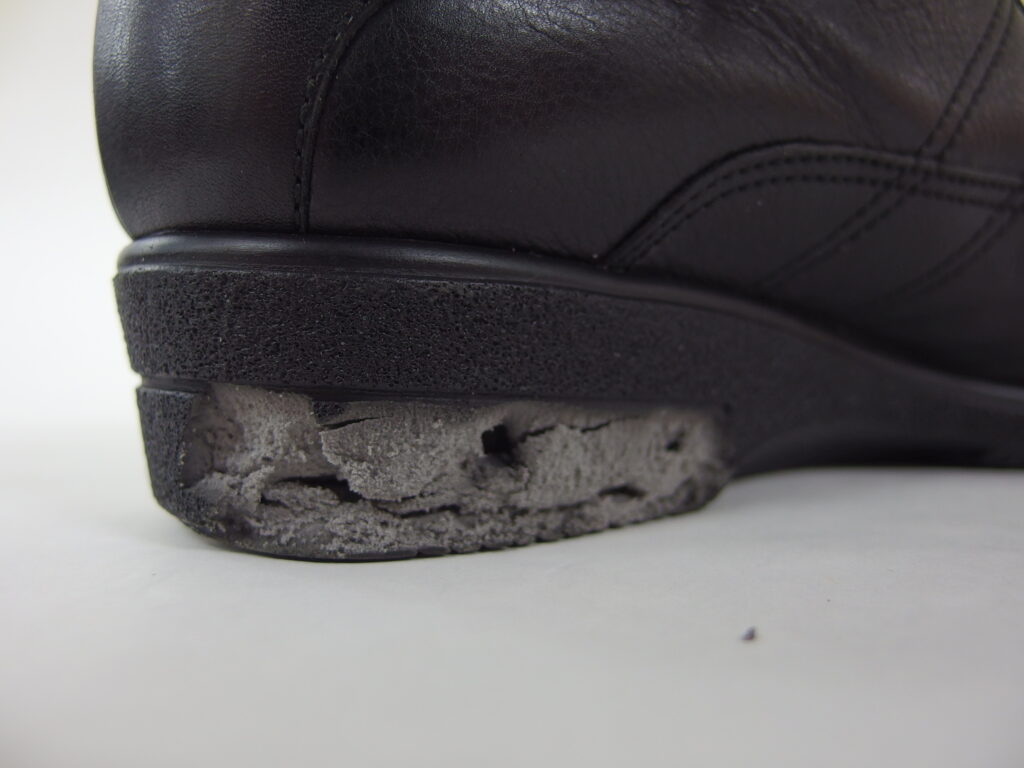 加水分解した実際の靴の画像